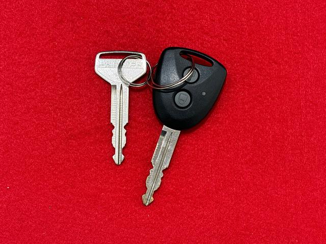 ハイゼットトラックジャンボ　２ＷＤ　平床三方開　４速オートマチック車マニュアルエアコン　オーディオレス　パワーウィンドウ　荷台作業ランプ　純正ワイドバイザー　純正フロアマット　ＬＥＤヘッドライト　ＬＥＤフォグランプ　助手席側サイドアンダーミラー（広島県）の中古車
