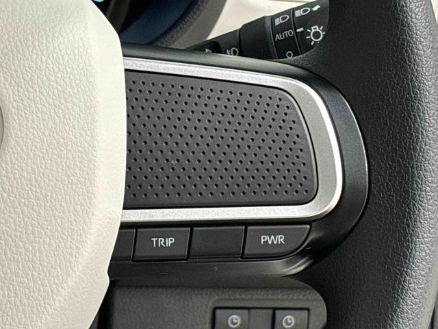 ムーヴキャンバスストライプスＧ　バックカメラ　電動パーキングブレーキＬＥＤオートライト・フォグランプ　電動パーキングブレーキ　プッシュボタンスタート　セキュリティアラーム　バックカメラ　両側パワースライドドアウエルカムオープン機能　オート電動格納式ドアミラー（広島県）の中古車