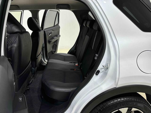 ロッキープレミアムＧ　ＨＥＶＬＥＤヘッドランプ・フォグランプ　全車速追従機能付アダプティブクルーズコントロール　レーンキープコントロール　　１７インチアルミホイール　シートヒーター（広島県）の中古車