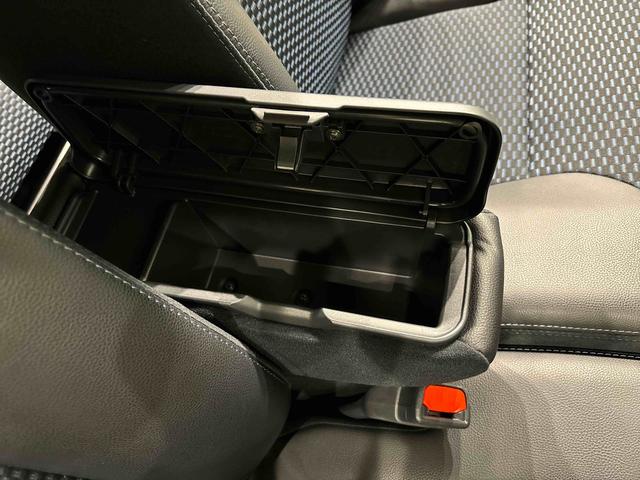 タントカスタムＲＳ　４ＷＤ　コーナーセンサー　バックカメラ付きＬＥＤオートライト　パワースライドドアウェルカムオープン機能　電動パーキングブレーキ　運転席助手席シートヒーター　アルミホイール　キーフリーシステム　　オート電動格納式ドアミラー（広島県）の中古車