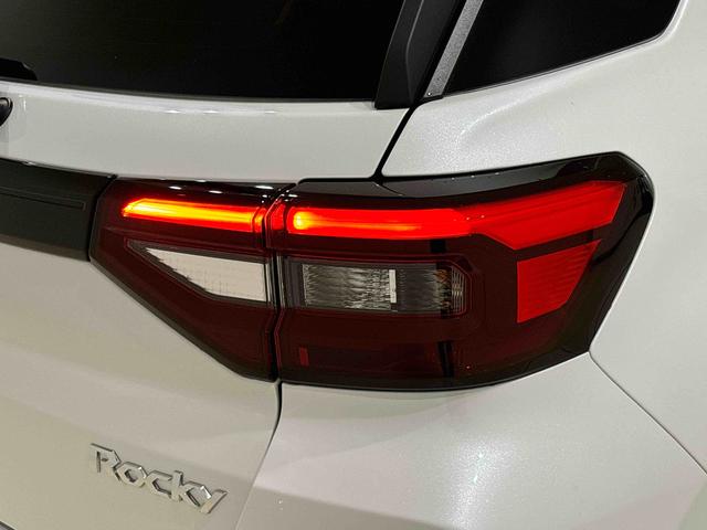 ロッキープレミアムＧ　バックカメラ対応　電動パーキングブレーキＬＥＤヘッドランプ・フォグランプ　全車速追従機能付アダプティブクルーズコントロール　レーンキープコントロール　ブラインドスポットモニター　１７インチアルミホイール　シートヒーター（広島県）の中古車