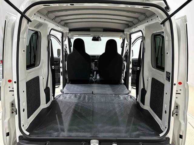 ハイゼットカーゴＤＸ　４ＷＤ　キーレスエントリー　オーバーヘッドシェルフＡＭＦＭラジオ　撥水フルファブリックシート表皮（前席のみ）　フロントドアパワーウインドウ（運転席挟み込み防止機構付き）　スペアタイヤ　リヤヒーター　手引き式サイドブレーキ　リバース連動リヤワイパー（広島県）の中古車