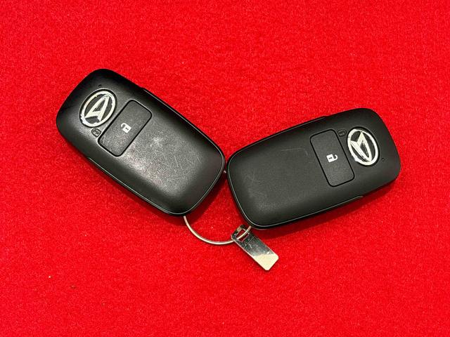 ハイゼットカーゴクルーズ   純正ナビ   バックモニター   ETCキーレスエントリー マニュアルエアコン 運転席・助手席パワーウインドウ オートライト ハンド式サイドブレーキ ハロゲンヘッドライト アイドリングストップ機能   テンパータイヤ(広島県)の中古車
