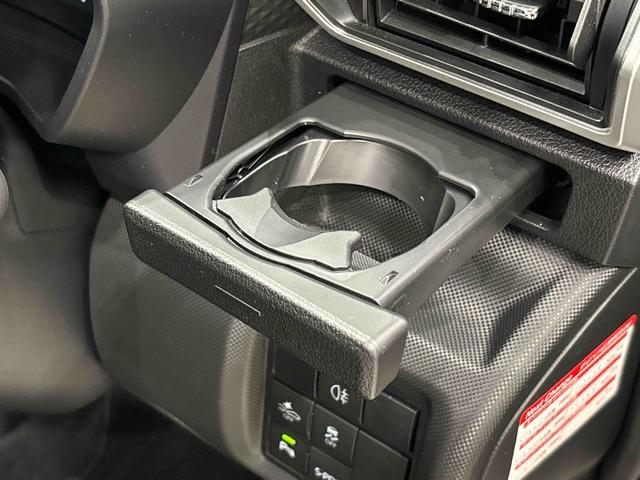 ロッキープレミアムＧ　ＨＥＶ　バックカメラ付　前席シートヒーターＬＥＤヘッドライト　ＬＥＤフォグランプ　１７インチアルミホイール　メッキドアアウターハンドル　本革巻きステアリングホイール　アダプティブルクルーズコントロール　ＳＲＳサイドエアバッグ（広島県）の中古車