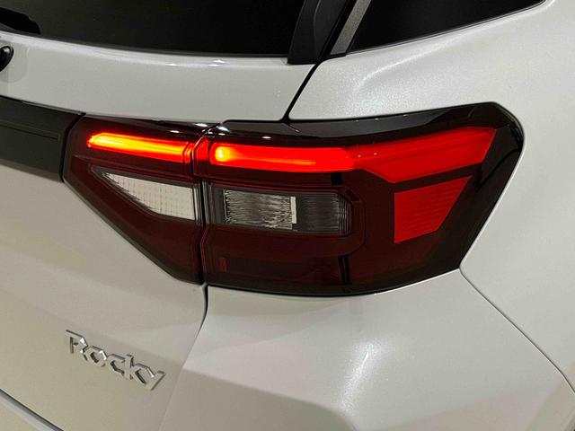 ロッキープレミアムＧ　ＨＥＶ　バックカメラ付　前席シートヒーターＬＥＤヘッドライト　ＬＥＤフォグランプ　１７インチアルミホイール　メッキドアアウターハンドル　本革巻きステアリングホイール　アダプティブルクルーズコントロール　ＳＲＳサイドエアバッグ（広島県）の中古車