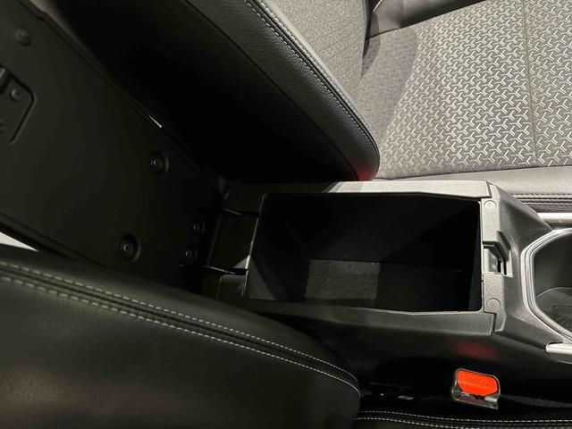 ロッキープレミアムＧ　ＨＥＶＬＥＤヘッドランプ・フォグランプ　全車速追従機能付アダプティブクルーズコントロール　レーンキープコントロール　ブラインドスポットモニター　１７インチアルミホイール　シートヒーター（広島県）の中古車