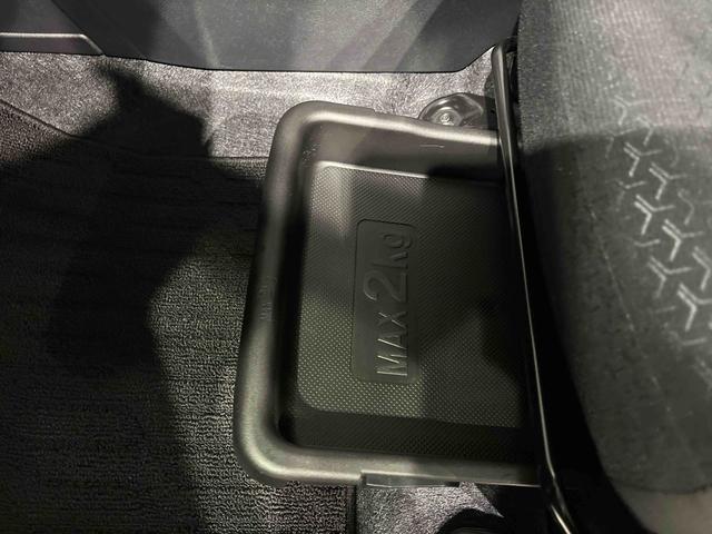 ロッキープレミアムＧ　ＨＥＶＬＥＤヘッドランプ・フォグランプ　全車速追従機能付アダプティブクルーズコントロール　レーンキープコントロール　ブラインドスポットモニター　１７インチアルミホイール　シートヒーター（広島県）の中古車