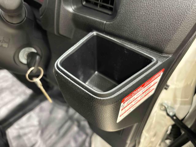 ハイゼットカーゴＤＸ　４ＷＤ　ＡＴ　ＡＭ／ＦＭラジオチューナーハロゲンヘッドランプ　トップシェイドガラス　コーナーセンサー　オーバーヘッドシェルフ　フロントドアパワーウインドウ　キーレスエントリー　ＡＭ／ＦＭラジオ　テンパータイヤ　スチールホイール（広島県）の中古車