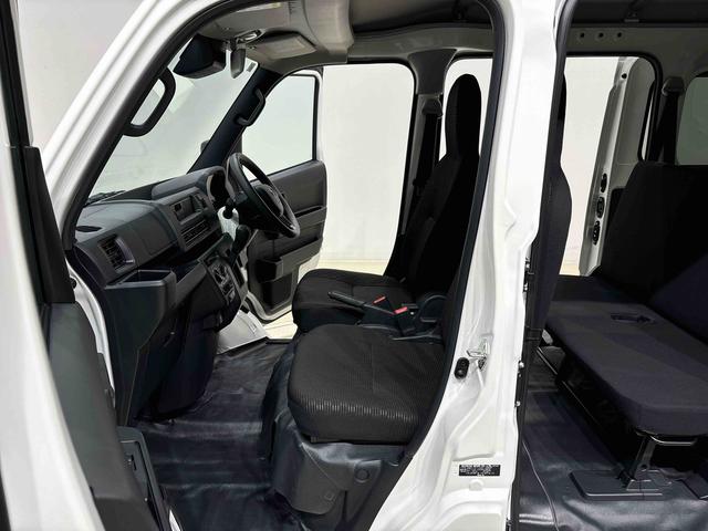 ハイゼットカーゴＤＸ　４ＷＤ　ＡＴ　ＡＭ／ＦＭラジオチューナーハロゲンヘッドランプ　トップシェイドガラス　コーナーセンサー　オーバーヘッドシェルフ　フロントドアパワーウインドウ　キーレスエントリー　ＡＭ／ＦＭラジオ　テンパータイヤ　スチールホイール（広島県）の中古車