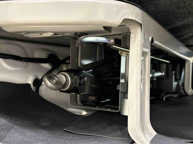 ハイゼットカーゴＤＸ　４ＷＤ　ＡＴ　ＡＭ／ＦＭラジオチューナーハロゲンヘッドランプ　トップシェイドガラス　コーナーセンサー　オーバーヘッドシェルフ　フロントドアパワーウインドウ　キーレスエントリー　ＡＭ／ＦＭラジオ　テンパータイヤ　スチールホイール（広島県）の中古車