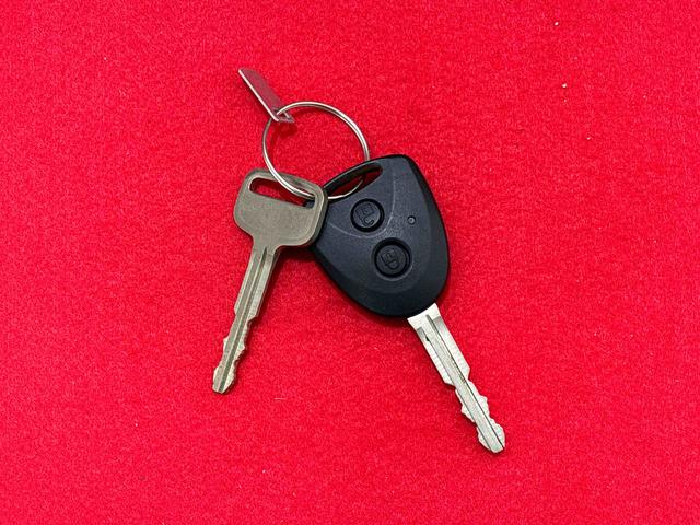 ハイゼットカーゴDX 4WD AM・FMラジオ マニュアルエアコンハロゲンヘッドランプ キーレスエントリー オーバーヘッドシェルフ 荷室ランプ AM・FMラジオ テンパータイヤ スチールホイール マニュアルエアコン(広島県)の中古車