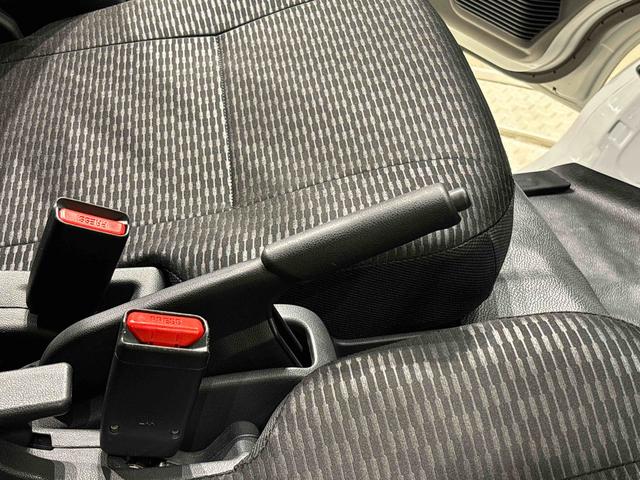 ハイゼットカーゴDX 4WD AM・FMラジオ マニュアルエアコンハロゲンヘッドランプ キーレスエントリー オーバーヘッドシェルフ 荷室ランプ AM・FMラジオ テンパータイヤ スチールホイール マニュアルエアコン(広島県)の中古車