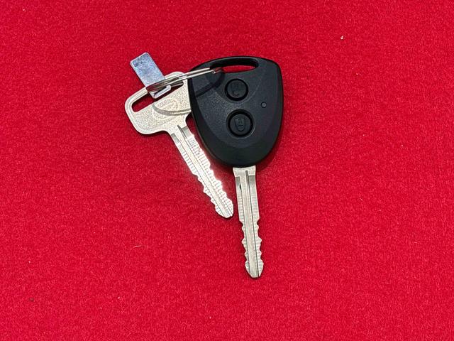 ハイゼットカーゴDX 4WD AM・FMラジオ マニュアルエアコンハロゲンヘッドランプ キーレスエントリー オーバーヘッドシェルフ 荷室ランプ AM・FMラジオ テンパータイヤ スチールホイール マニュアルエアコン(広島県)の中古車