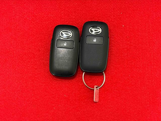 ハイゼットカーゴクルーズ 4WD キーフリーシステム スペアタイヤトップシェイドガラス 12インチフルホイールキャップ コーナーセンサー マニュアルエアコン プッシュボタンスタート 運転席・助手席パワーウィンドウ セキュリティーアラーム サイドアンダードアミラー(広島県)の中古車