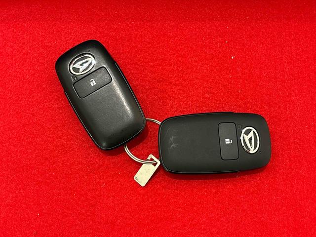 ハイゼットカーゴクルーズ電動格納式カラードドアミラー　トップシェイドガラス　１２インチフルホイールキャップ　コーナーセンサー　キーレスエントリー（広島県）の中古車