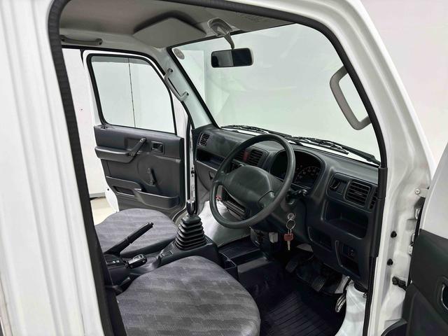 キャリイトラックKCエアコン・パワステ 4WD 5MTマニュアルエアコン AM/FMラジオ ヘッドライトレベリング バッテリーカバー バイザー スチールホイール(広島県)の中古車