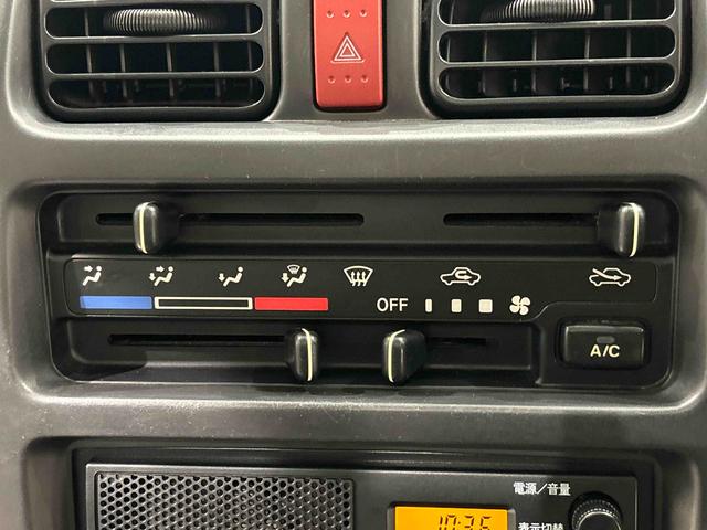 キャリイトラックKCエアコン・パワステ 4WD 5MTマニュアルエアコン AM/FMラジオ ヘッドライトレベリング バッテリーカバー バイザー スチールホイール(広島県)の中古車