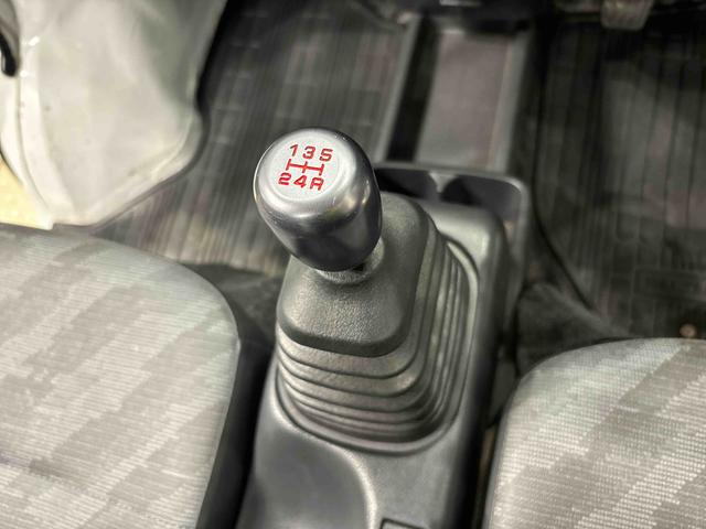 キャリイトラックKCエアコン・パワステ 4WD 5MTマニュアルエアコン AM/FMラジオ ヘッドライトレベリング バッテリーカバー バイザー スチールホイール(広島県)の中古車