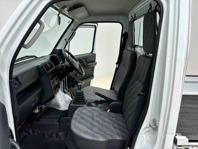 キャリイトラックKCエアコン・パワステ 4WD 5MTマニュアルエアコン AM/FMラジオ ヘッドライトレベリング バッテリーカバー バイザー スチールホイール(広島県)の中古車