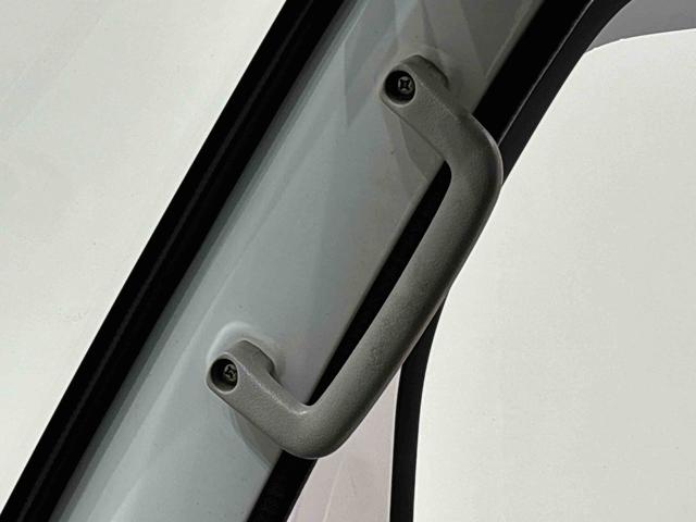 キャリイトラックKCエアコン・パワステ 4WD 5MTマニュアルエアコン AM/FMラジオ ヘッドライトレベリング バッテリーカバー バイザー スチールホイール(広島県)の中古車