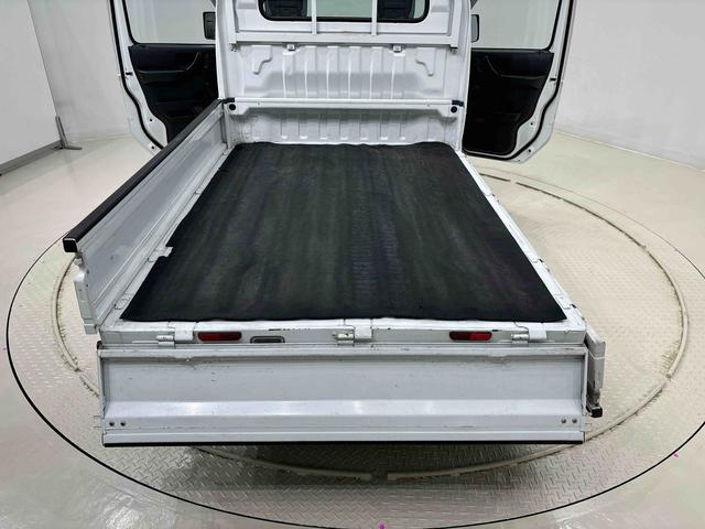 キャリイトラックKCエアコン・パワステ 4WD 5MTマニュアルエアコン AM/FMラジオ ヘッドライトレベリング バッテリーカバー バイザー スチールホイール(広島県)の中古車