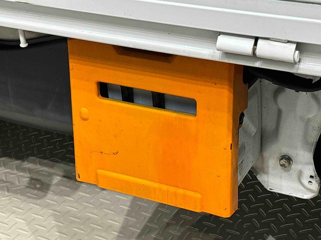 キャリイトラックKCエアコン・パワステ 4WD 5MTマニュアルエアコン AM/FMラジオ ヘッドライトレベリング バッテリーカバー バイザー スチールホイール(広島県)の中古車