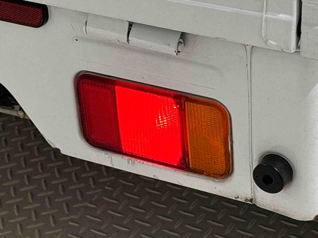 キャリイトラックKCエアコン・パワステ 4WD 5MTマニュアルエアコン AM/FMラジオ ヘッドライトレベリング バッテリーカバー バイザー スチールホイール(広島県)の中古車