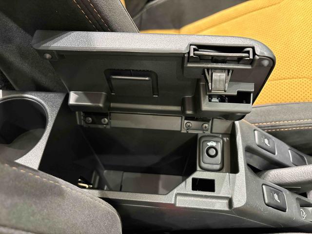 コペンローブ　Ｓ　ＣＶＴ車　ＥＴＣ車載器　カーナビゲーション電動開閉式ルーフ　ＬＥＤヘッドランプ　ハロゲンフォグランプ　　１６インチタイヤ＆アルミホイール　プッシュボタンスタート　セキュリティアラーム　スタビライザー（フロント・リヤ）（広島県）の中古車