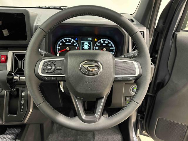 タフトＧ　クロムベンチャー　運転席・助手席シートヒーター純正ナビ装着用アップグレードパック　電動パーキングブレーキブレーキ　オートブレーキホールド機能　本革巻ステアリングホイール　リバース連動リヤワイパー　１５インチアルミホイール　キーフリーシステム（広島県）の中古車