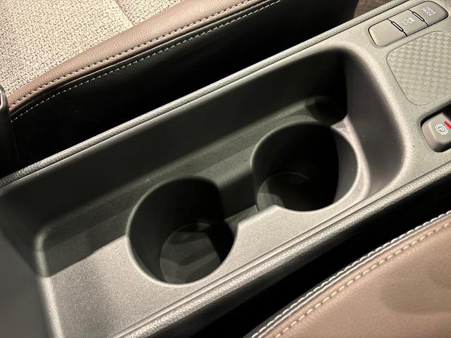 ヤリスクロスZ  純正ナビ パノラマモニター ETC ドライブレコーダーLEDヘッドライト  プッシュボタンスタート  シートヒーター  オートライト      オートエアコン  電子パーキング  アルミホイール(広島県)の中古車