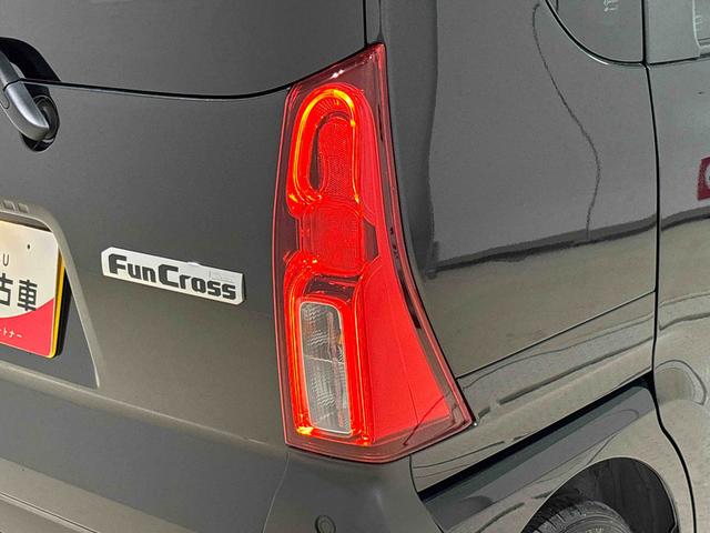 タントファンクロスターボＬＥＤオートライト　パワースライドドアウェルカムオープン機能　電動パーキングブレーキ　運転席助手席シートヒーター　　フルホイールキャツプ　キーフリーシステム　　オート電動格納式ドアミラー（広島県）の中古車