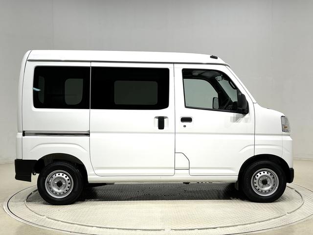 ハイゼットカーゴＤＸ　４ＷＤキーレスエントリーキーレスエントリー　マニュアルエアコン　運転席・助手席パワーウインドウ　オートライト　ハンド式サイドブレーキ　ハロゲンヘッドライト　アイドリングストップ機能　　　テンパータイヤ（広島県）の中古車