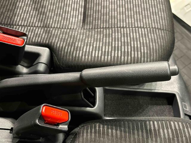 ハイゼットカーゴＤＸ　４ＷＤキーレスエントリーキーレスエントリー　マニュアルエアコン　運転席・助手席パワーウインドウ　オートライト　ハンド式サイドブレーキ　ハロゲンヘッドライト　アイドリングストップ機能　　　テンパータイヤ（広島県）の中古車