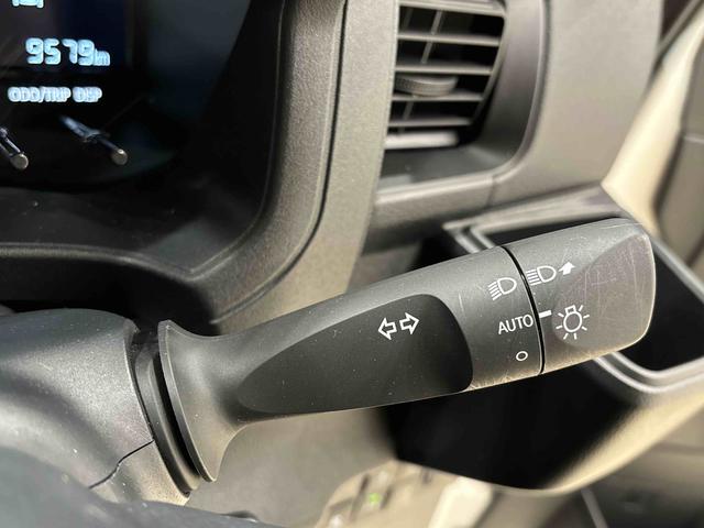 ハイゼットカーゴＤＸ　４ＷＤキーレスエントリーキーレスエントリー　マニュアルエアコン　運転席・助手席パワーウインドウ　オートライト　ハンド式サイドブレーキ　ハロゲンヘッドライト　アイドリングストップ機能　　　テンパータイヤ（広島県）の中古車