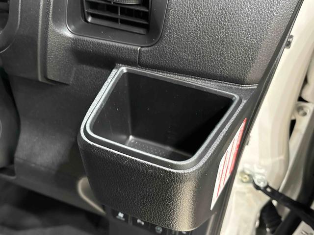 ハイゼットカーゴＤＸ　４ＷＤキーレスエントリーキーレスエントリー　マニュアルエアコン　運転席・助手席パワーウインドウ　オートライト　ハンド式サイドブレーキ　ハロゲンヘッドライト　アイドリングストップ機能　　　テンパータイヤ（広島県）の中古車