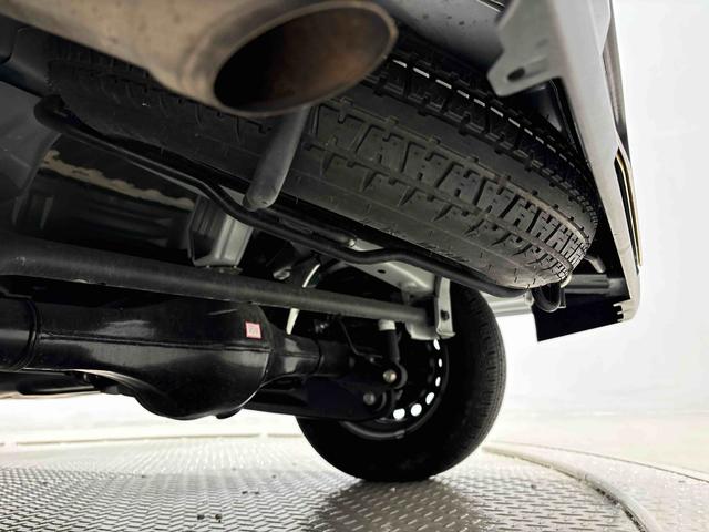 ハイゼットカーゴＤＸ　４ＷＤキーレスエントリーキーレスエントリー　マニュアルエアコン　運転席・助手席パワーウインドウ　オートライト　ハンド式サイドブレーキ　ハロゲンヘッドライト　アイドリングストップ機能　　　テンパータイヤ（広島県）の中古車