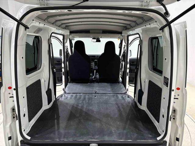 ハイゼットカーゴＤＸ　４ＷＤキーレスエントリーキーレスエントリー　マニュアルエアコン　運転席・助手席パワーウインドウ　オートライト　ハンド式サイドブレーキ　ハロゲンヘッドライト　アイドリングストップ機能　　　テンパータイヤ（広島県）の中古車