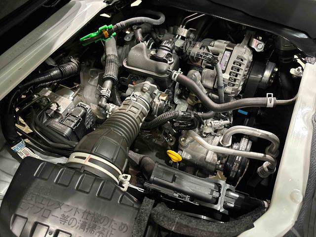 ハイゼットカーゴＤＸ　４ＷＤキーレスエントリーキーレスエントリー　マニュアルエアコン　運転席・助手席パワーウインドウ　オートライト　ハンド式サイドブレーキ　ハロゲンヘッドライト　アイドリングストップ機能　　　テンパータイヤ（広島県）の中古車