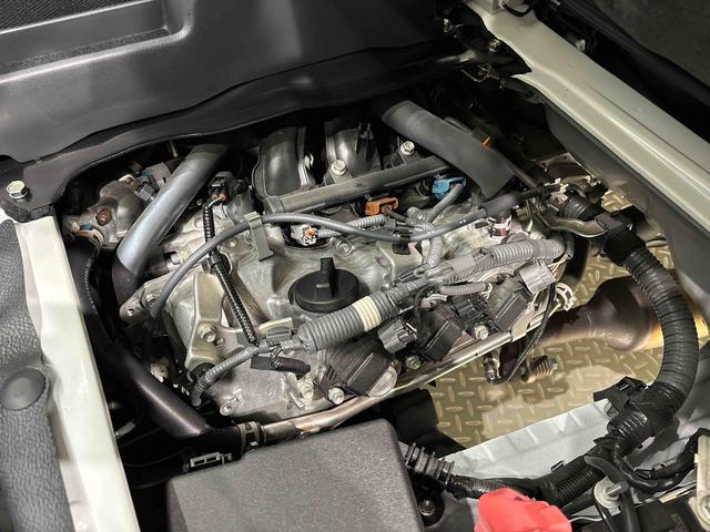 ハイゼットカーゴＤＸ　４ＷＤキーレスエントリーキーレスエントリー　マニュアルエアコン　運転席・助手席パワーウインドウ　オートライト　ハンド式サイドブレーキ　ハロゲンヘッドライト　アイドリングストップ機能　　　テンパータイヤ（広島県）の中古車