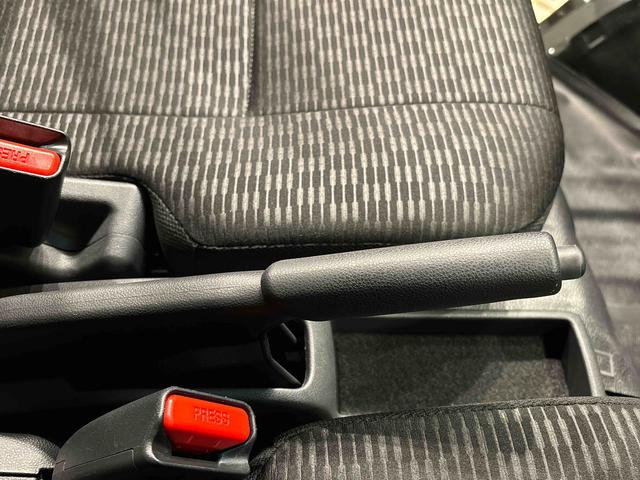 ハイゼットカーゴDXキーレスエントリー マニュアルエアコン 運転席・助手席パワーウインドウ オートライト ハンド式サイドブレーキ ハロゲンヘッドライト アイドリングストップ機能 テンパータイヤ(広島県)の中古車