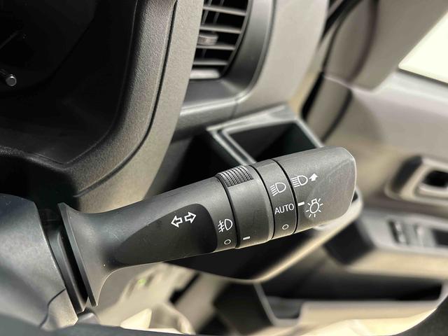 ハイゼットカーゴDXキーレスエントリー マニュアルエアコン 運転席・助手席パワーウインドウ オートライト ハンド式サイドブレーキ ハロゲンヘッドライト アイドリングストップ機能 テンパータイヤ(広島県)の中古車