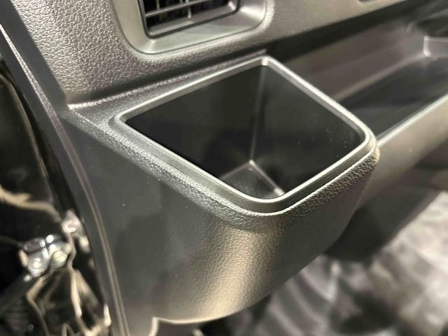 ハイゼットカーゴDXキーレスエントリー マニュアルエアコン 運転席・助手席パワーウインドウ オートライト ハンド式サイドブレーキ ハロゲンヘッドライト アイドリングストップ機能 テンパータイヤ(広島県)の中古車