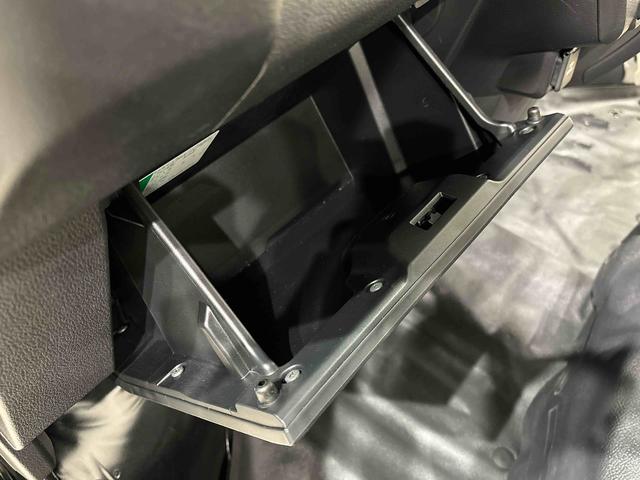 ハイゼットカーゴDXキーレスエントリー マニュアルエアコン 運転席・助手席パワーウインドウ オートライト ハンド式サイドブレーキ ハロゲンヘッドライト アイドリングストップ機能 テンパータイヤ(広島県)の中古車