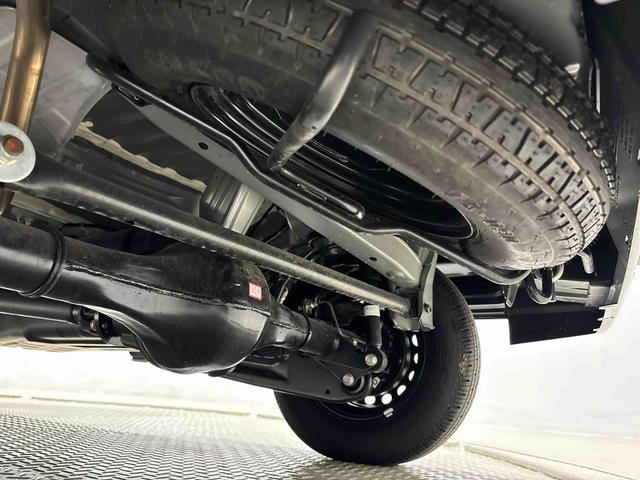 ハイゼットカーゴDXキーレスエントリー マニュアルエアコン 運転席・助手席パワーウインドウ オートライト ハンド式サイドブレーキ ハロゲンヘッドライト アイドリングストップ機能 テンパータイヤ(広島県)の中古車