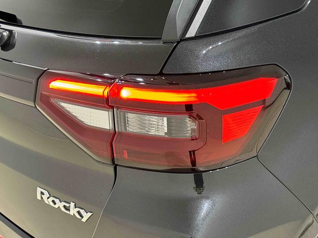 ロッキープレミアムG HEVLEDヘッドランプ・フォグランプ 全車速追従機能付アダプティブクルーズコントロール レーンキープコントロール ブラインドスポットモニター 17インチアルミホイール シートヒーター(広島県)の中古車