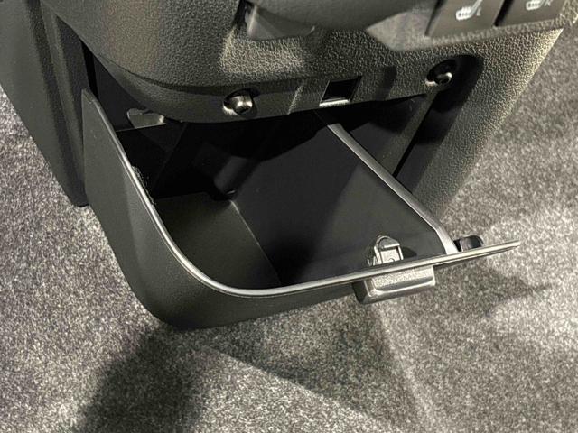 ムーヴキャンバスストライプスＧ　バックモニター　電動パーキングブレーキＬＥＤオートライト・フォグランプ　電動パーキングブレーキ　プッシュボタンスタート　セキュリティアラーム　バックカメラ　両側パワースライドドアウエルカムオープン機能　オート電動格納式ドアミラー（広島県）の中古車