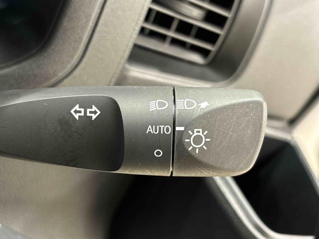 ハイゼットカーゴDXLEDヘッドランプ トップシェイドガラス コーナーセンサー オーバーヘッドシェルフ フロントドアパワーウインドウ キーレスエントリー AM/FMラジオ テンパータイヤ スチールホイール(広島県)の中古車