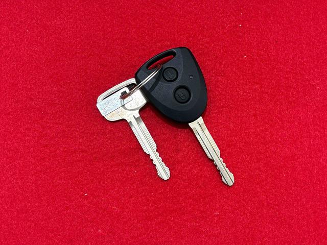 ハイゼットカーゴDXLEDヘッドランプ トップシェイドガラス コーナーセンサー オーバーヘッドシェルフ フロントドアパワーウインドウ キーレスエントリー AM/FMラジオ テンパータイヤ スチールホイール(広島県)の中古車