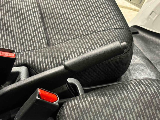 ハイゼットカーゴDX プッシュスタートボタン オートライトLEDヘッドランプ コーナーセンサー オーバーヘッドシェルフ フロントドアパワーウインドウ キーレスエントリー AM/FMラジオ マニュアルエアコン スチールホイール(広島県)の中古車