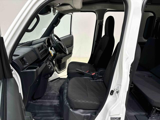 ハイゼットカーゴDX プッシュスタートボタン オートライトLEDヘッドランプ コーナーセンサー オーバーヘッドシェルフ フロントドアパワーウインドウ キーレスエントリー AM/FMラジオ マニュアルエアコン スチールホイール(広島県)の中古車